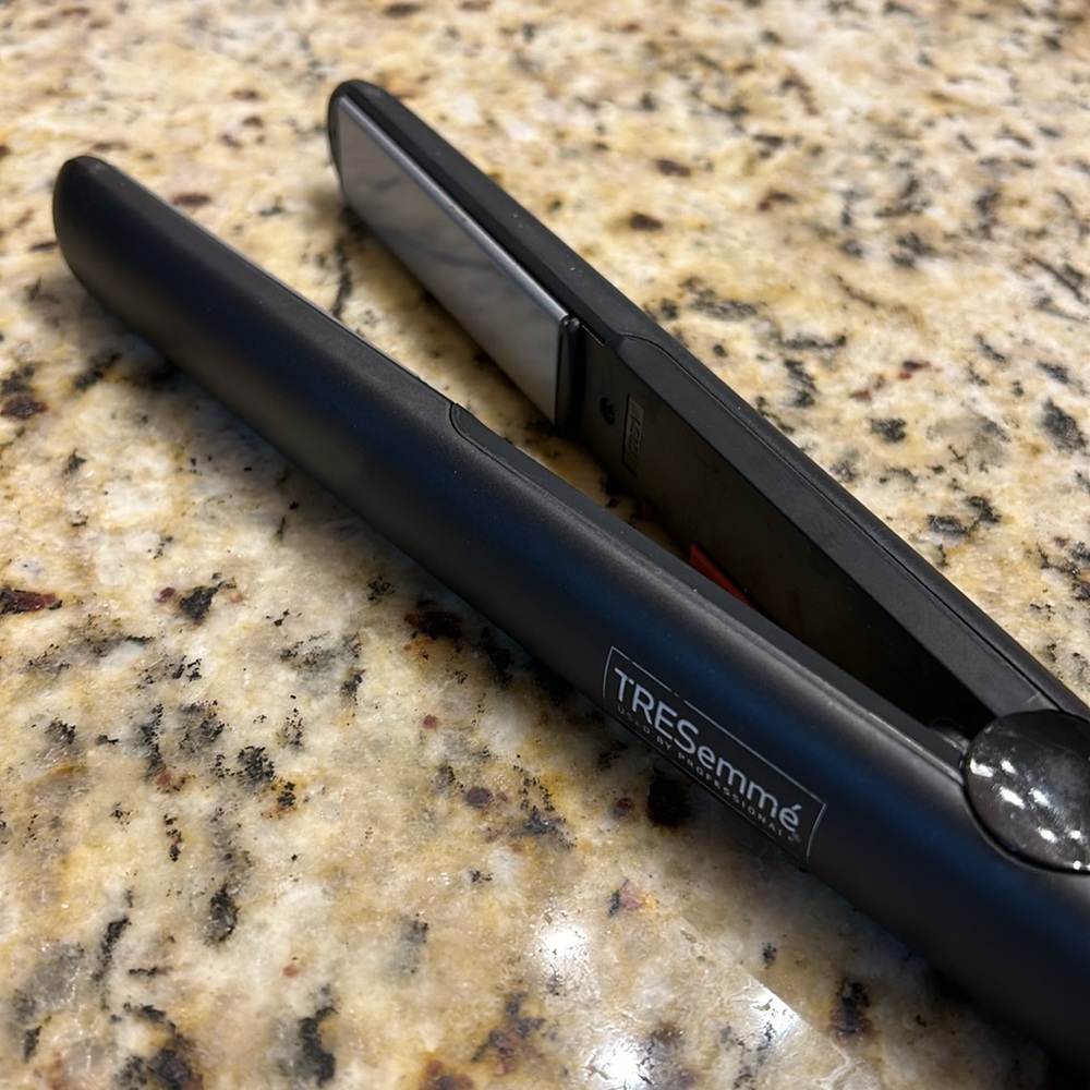 TRESemme 1” Straightener